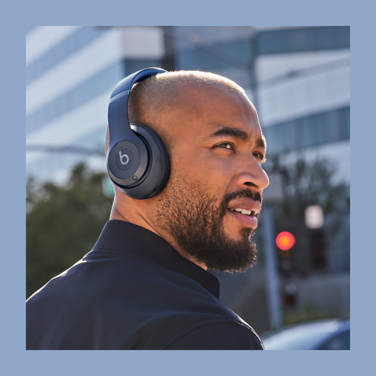 Beats Studio Pro in Navy